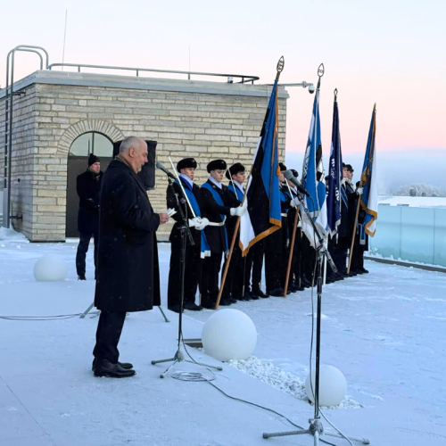 liputoimkond eesti kirjanduse päeva lipuheiskamisel Vabariigi Presidendiga