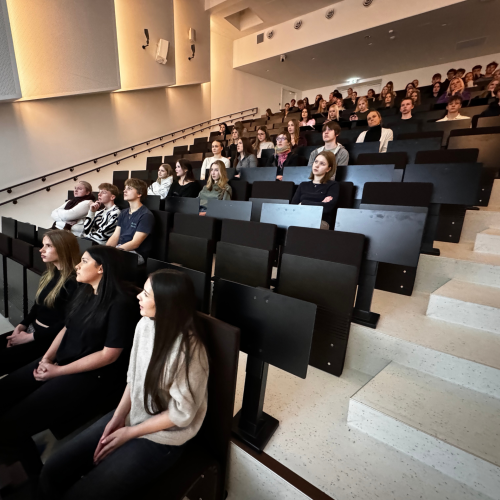 Infotunni jälgijad auditooriumis