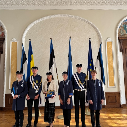 MURG muusikute ja liputoimkonna esindajad Riigikogus