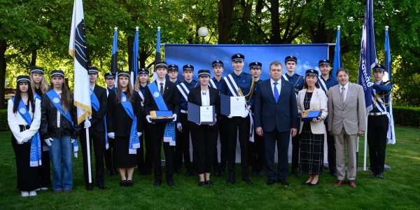 Liputoimkonnad Eesti lipu päevad Kuberneri aias