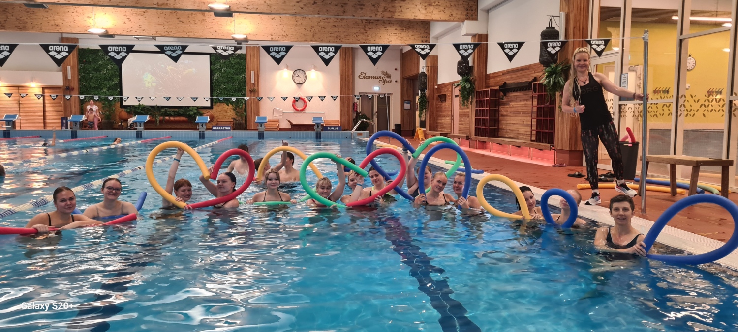 G2 õpilased vesiaeroobika