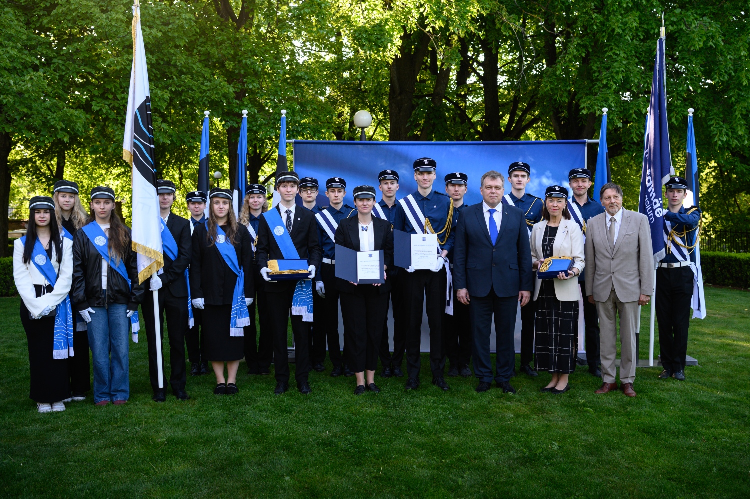 Liputoimkonnad Eesti lipu päevad Kuberneri aias